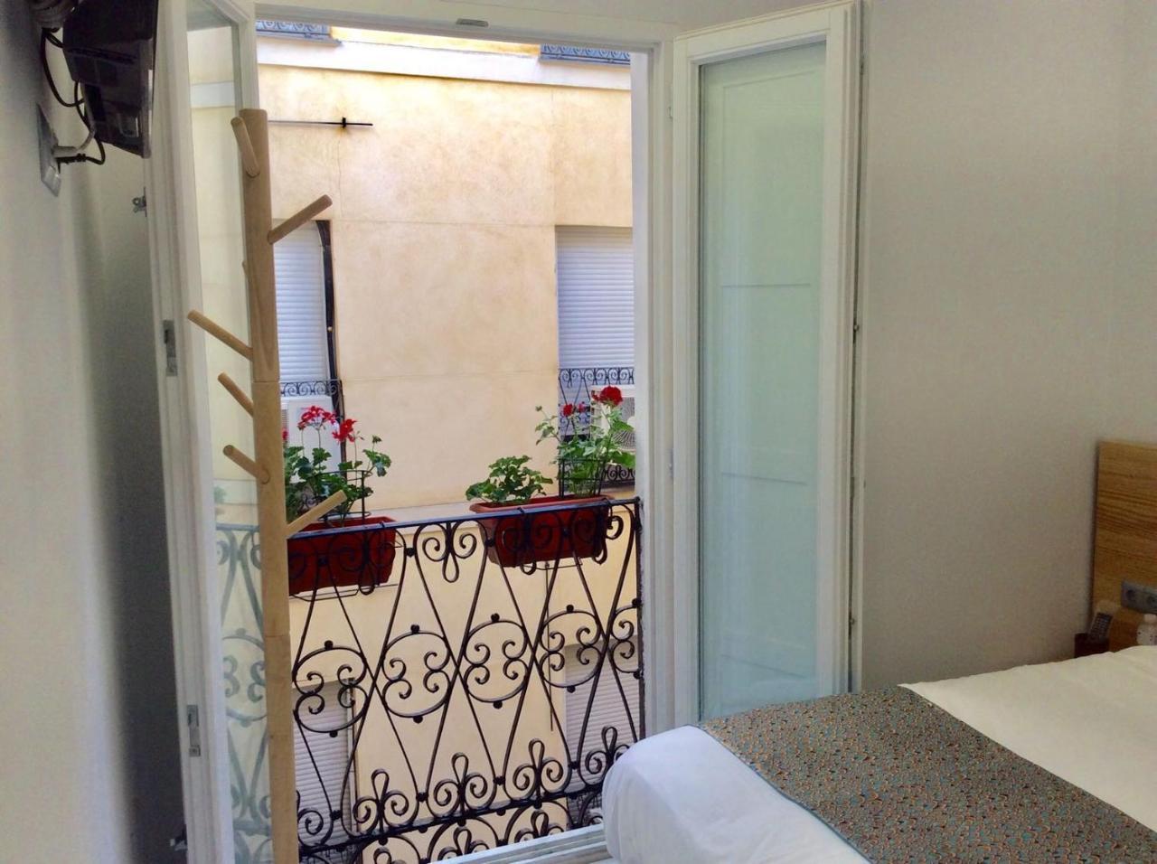 Hostal Palacio Luna Madrid Extérieur photo